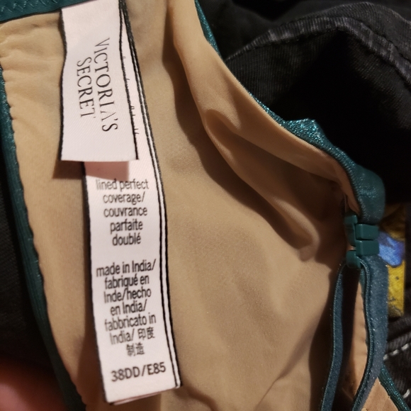 Victoria's Secret Bra - Picture 3 of 3